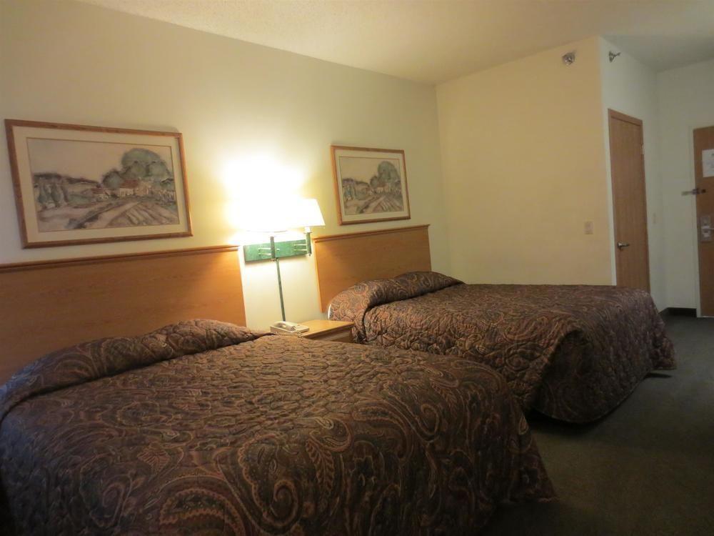 Westbridge Inn & Suites แคร์รอลตัน ภายนอก รูปภาพ