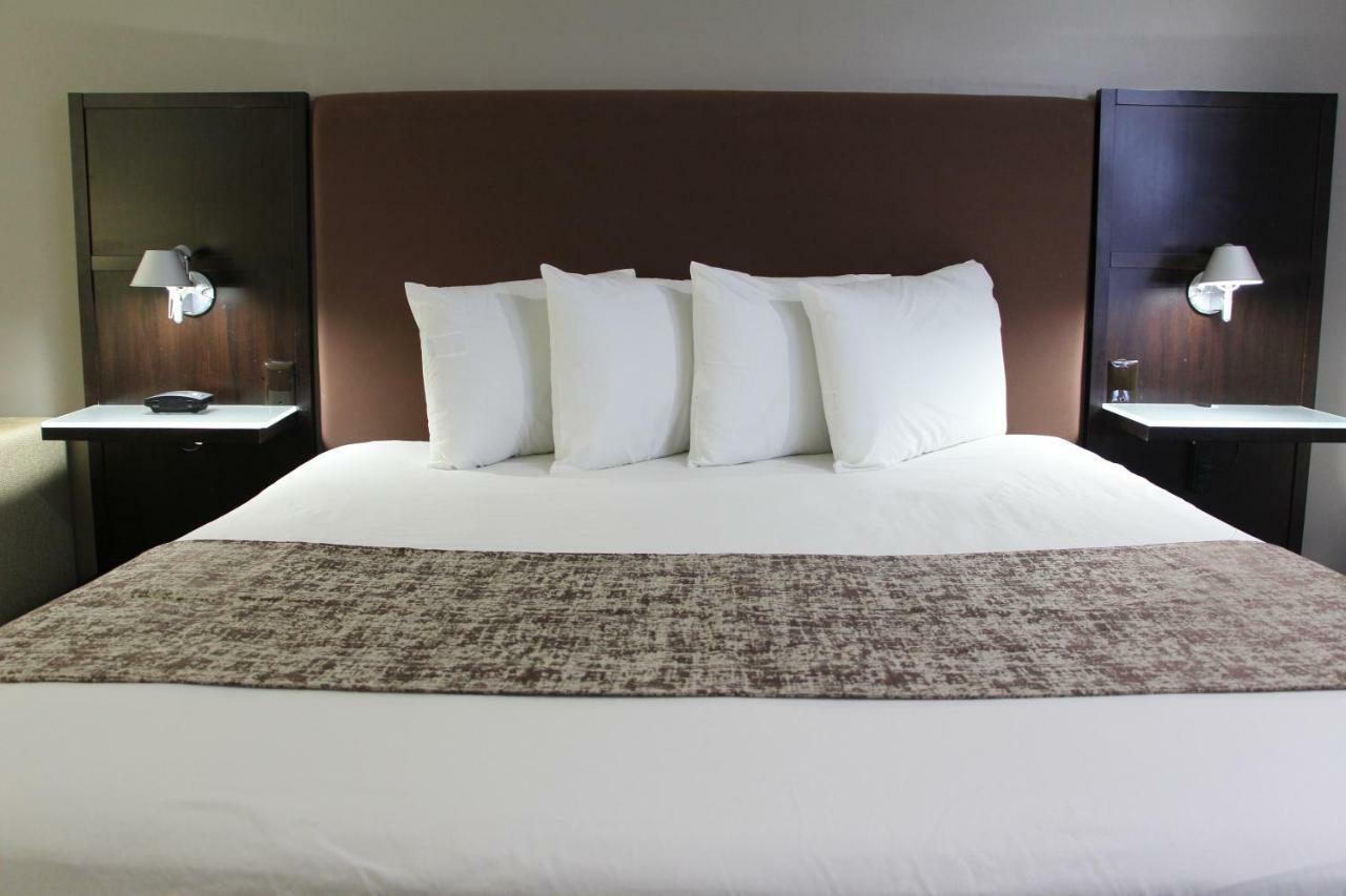 Westbridge Inn & Suites แคร์รอลตัน ภายนอก รูปภาพ